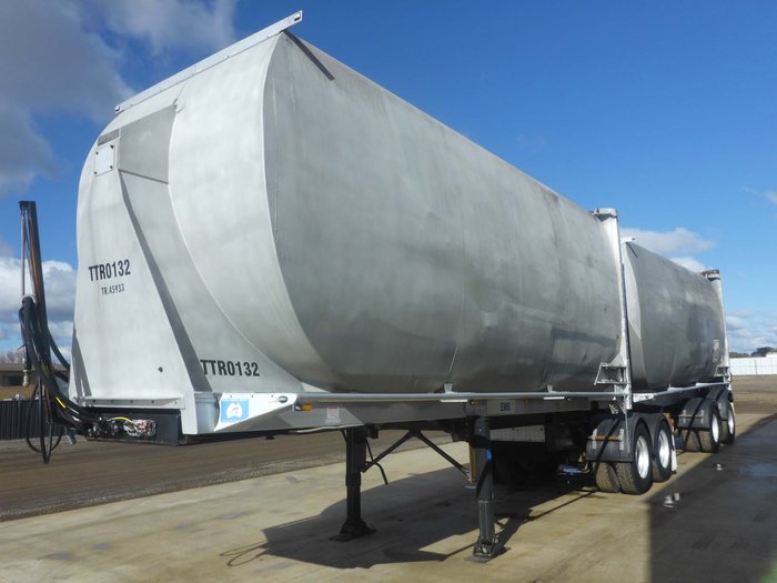 2002 Lusty Bogie Enclosed Tipper B Double Set