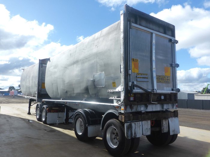 2002 Lusty Bogie Enclosed Tipper B Double Set