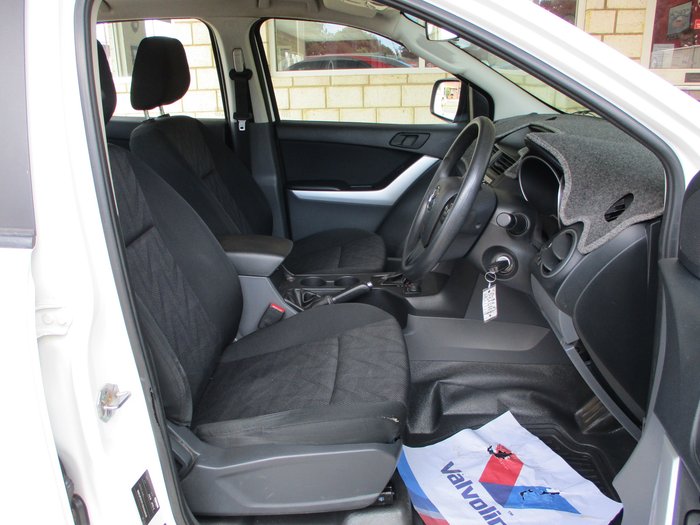 2015 Mazda BT-50 XT UP White