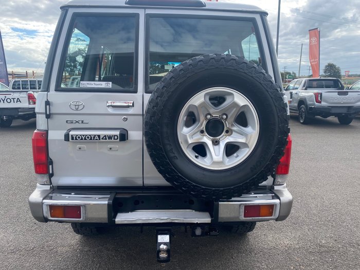 2014 TOYOTA LANDCRUISER GXL (4x4)