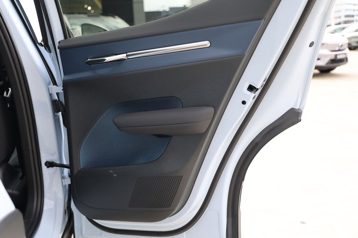 2026 Volvo EX30 Cross Country