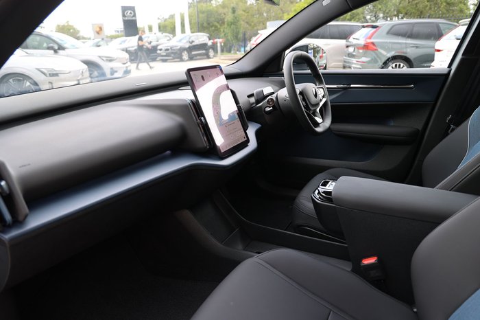 2026 Volvo EX30 Cross Country