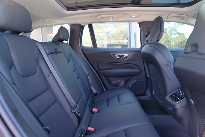 2024 Volvo V60 Cross Country Ultra B5 Bright