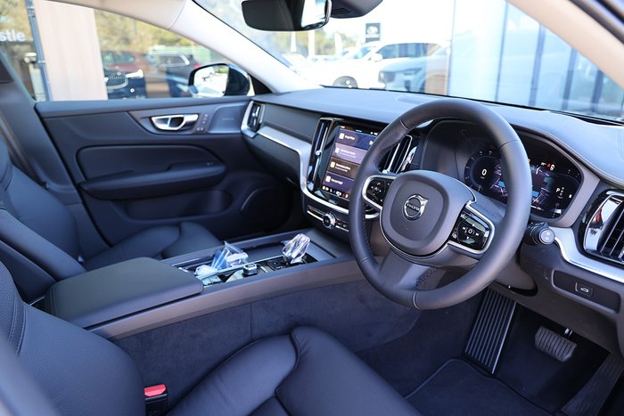 2024 Volvo V60 Cross Country Ultra B5 Bright