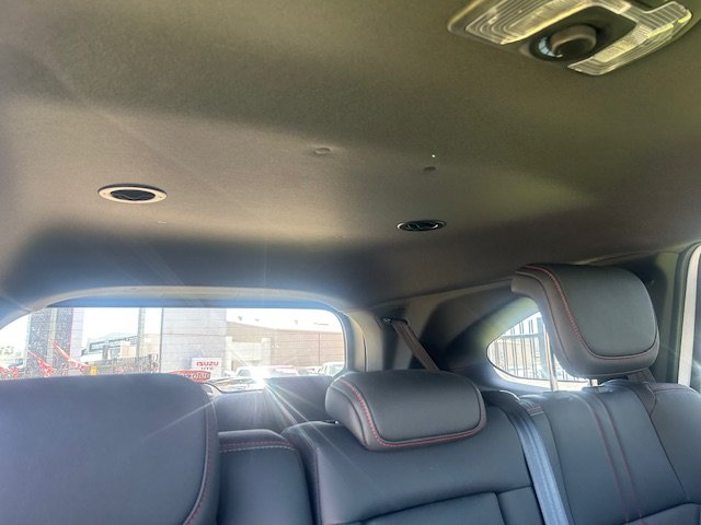 2025 Isuzu MU-X X-TERRAIN MY25 MOONSTONE WHITE