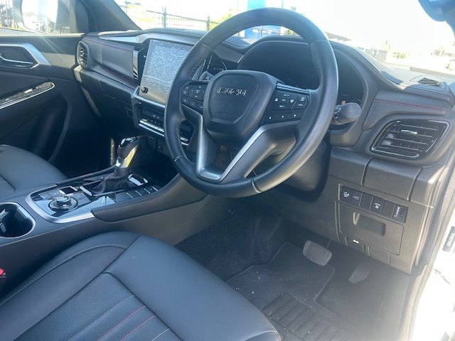 2025 Isuzu MU-X X-TERRAIN MY25 MOONSTONE WHITE