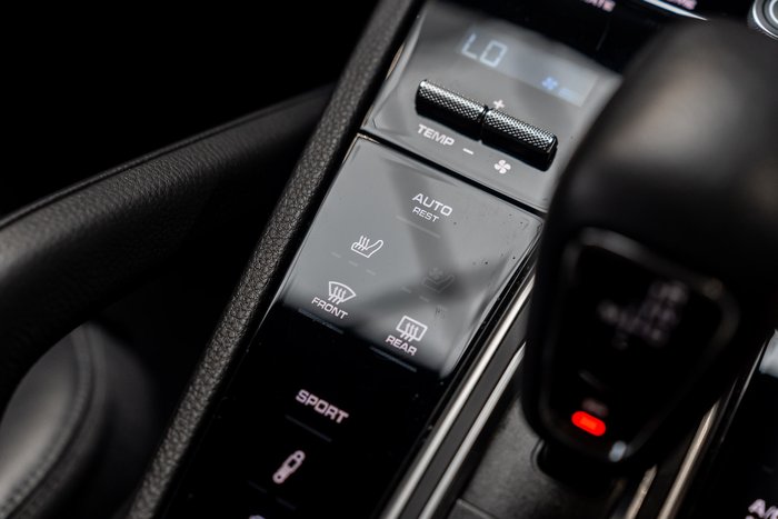 2022 Porsche Cayenne Platinum Edition