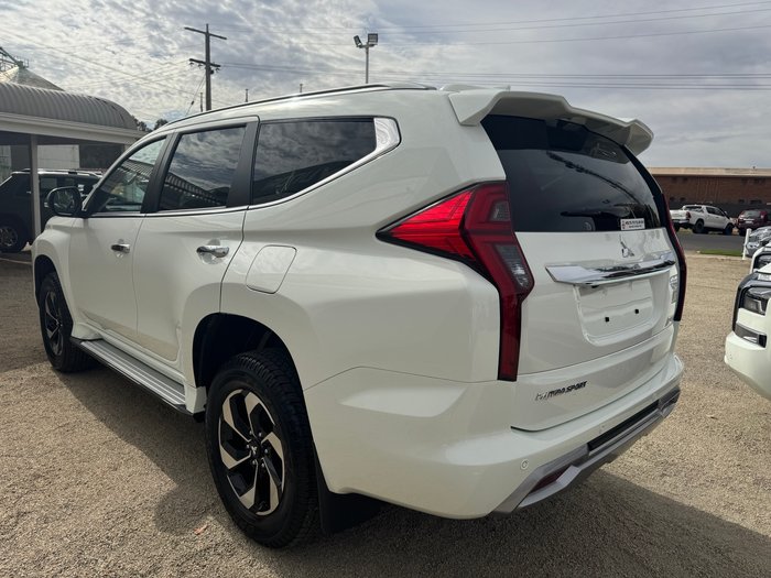 2024 MITSUBISHI Pajero Sport GLS