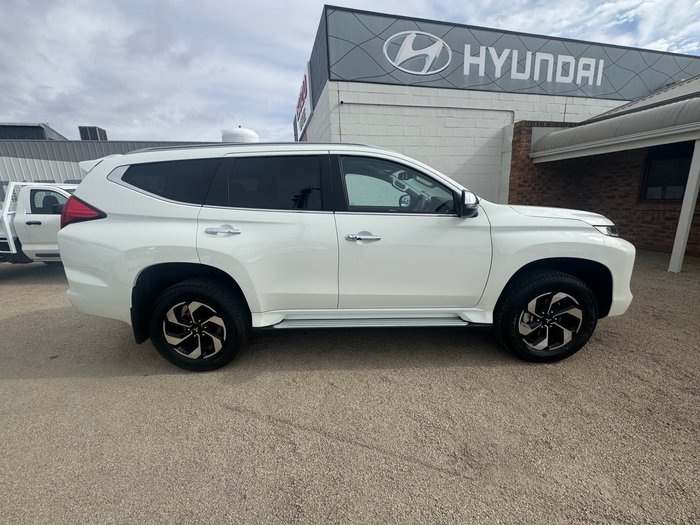 2024 MITSUBISHI Pajero Sport GLS