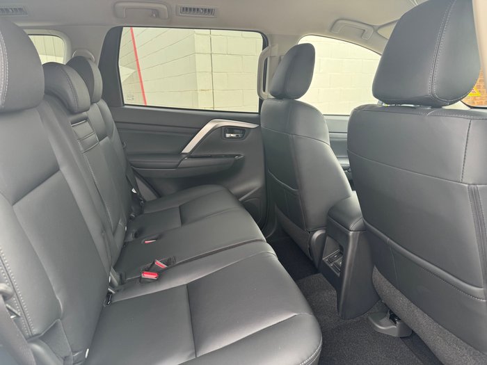 2024 MITSUBISHI Pajero Sport GLS