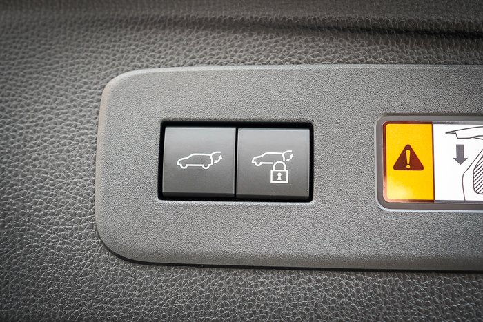 2025 Toyota PRADO Kakadu