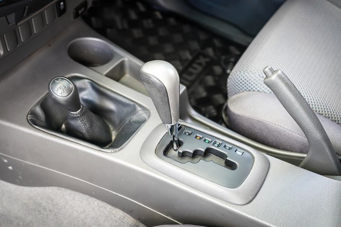 2013 Toyota HILUX SR5