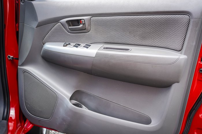 2013 Toyota HILUX SR5