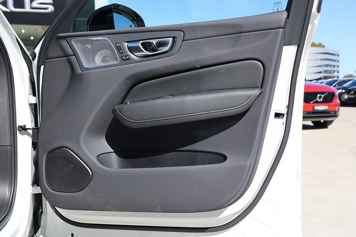 2023 Volvo XC60 Recharge Ultimate T8 Plug-In Hybrid