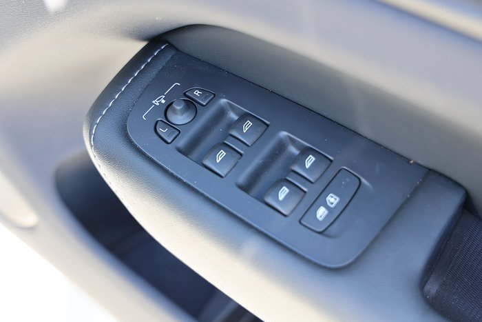 2023 Volvo XC60 Recharge Ultimate T8 Plug-In Hybrid