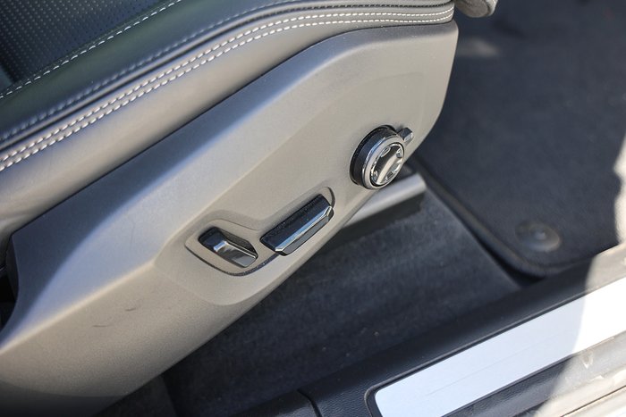 2023 Volvo XC60 Recharge Ultimate T8 Plug-In Hybrid