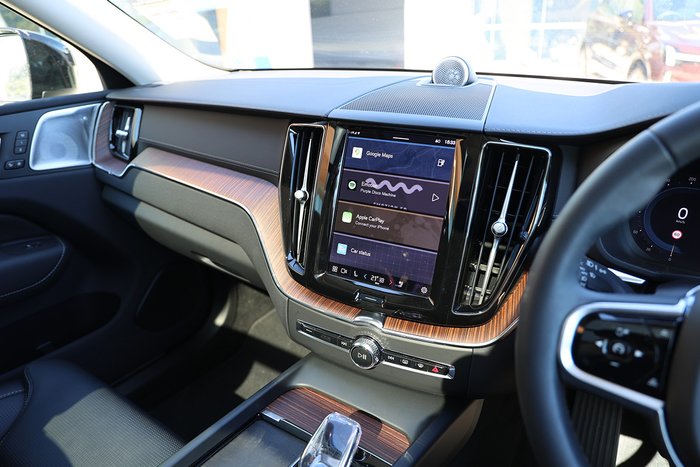 2023 Volvo XC60 Recharge Ultimate T8 Plug-In Hybrid