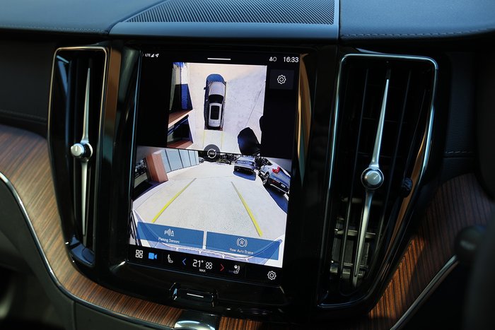 2023 Volvo XC60 Recharge Ultimate T8 Plug-In Hybrid