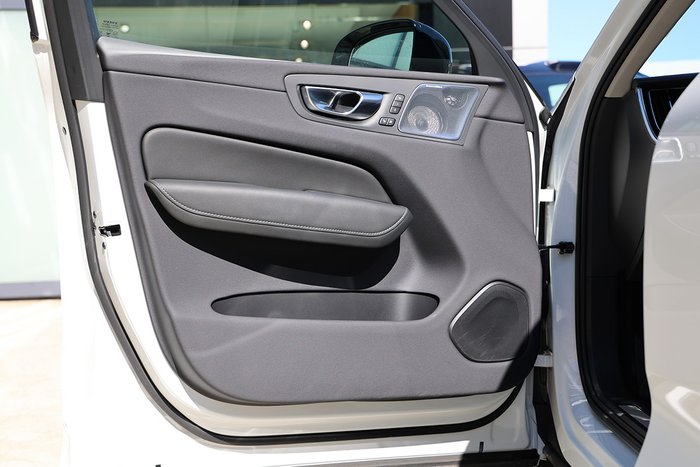 2023 Volvo XC60 Recharge Ultimate T8 Plug-In Hybrid