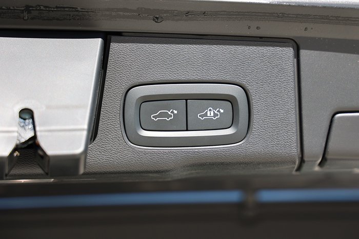 2023 Volvo XC60 Recharge Ultimate T8 Plug-In Hybrid