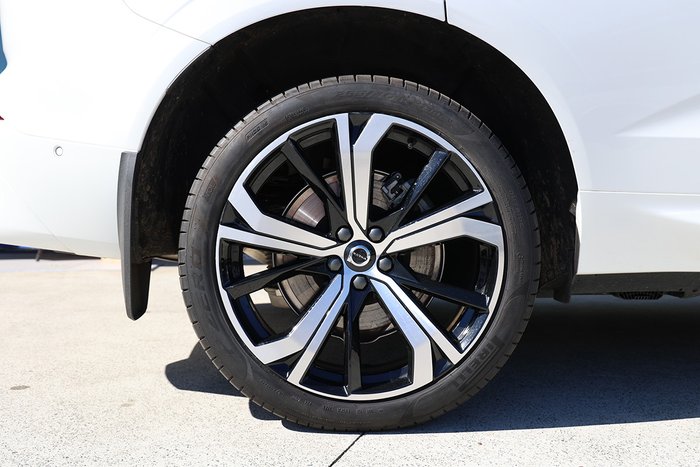 2023 Volvo XC60 Recharge Ultimate T8 Plug-In Hybrid