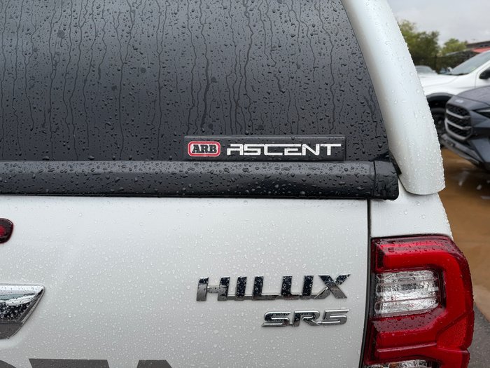 2023 Toyota Hilux SR5