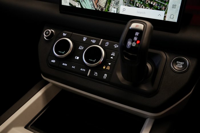 2025 Land Rover Defender 110 D350 X-Dynamic SE