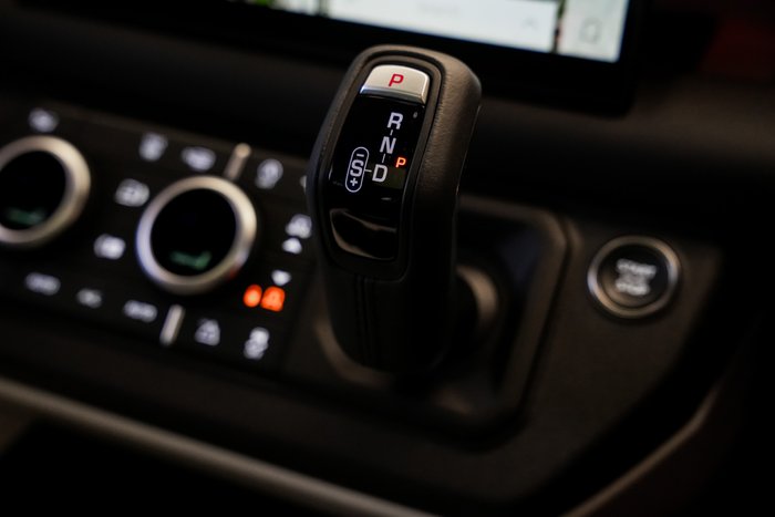 2025 Land Rover Defender 110 D350 X-Dynamic SE