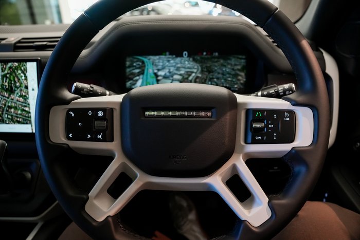 2025 Land Rover Defender 110 D350 X-Dynamic SE