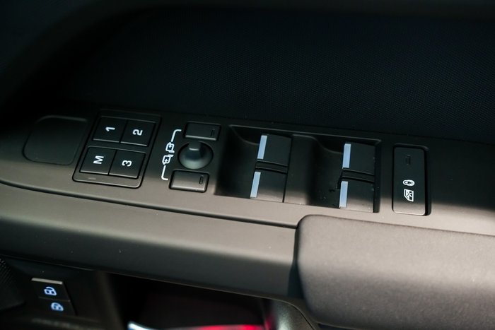 2025 Land Rover Defender 110 D350 X-Dynamic SE