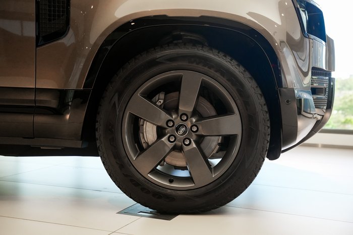 2025 Land Rover Defender 110 D350 X-Dynamic SE