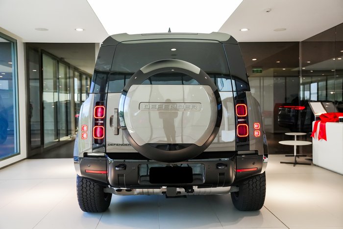 2025 Land Rover Defender 110 D350 X-Dynamic SE