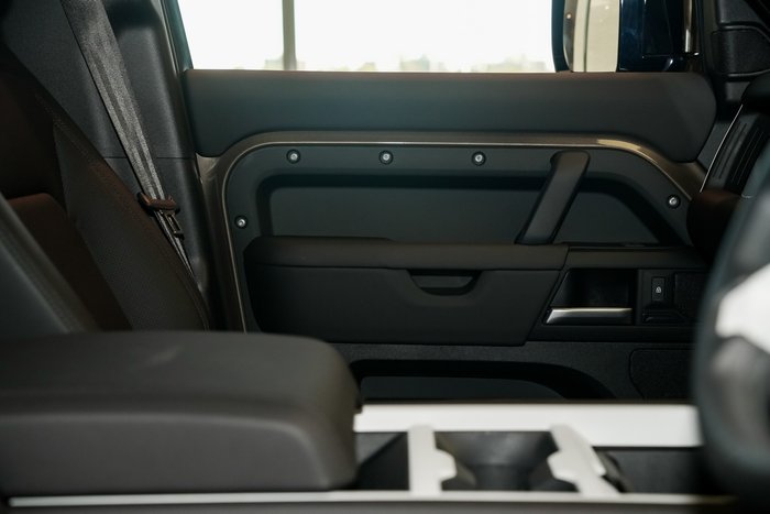 2025 Land Rover Defender 110 D350 X-Dynamic SE