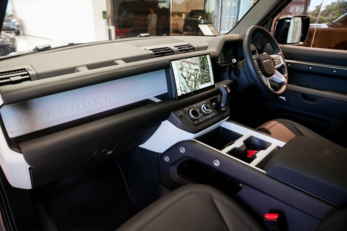 2025 Land Rover Defender 110 D350 X-Dynamic SE