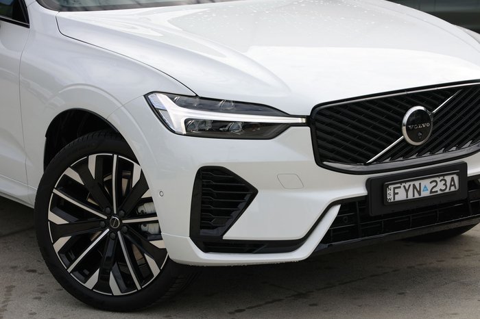 2026 Volvo XC60 Ultra T8 Plug-In Hybrid Dark