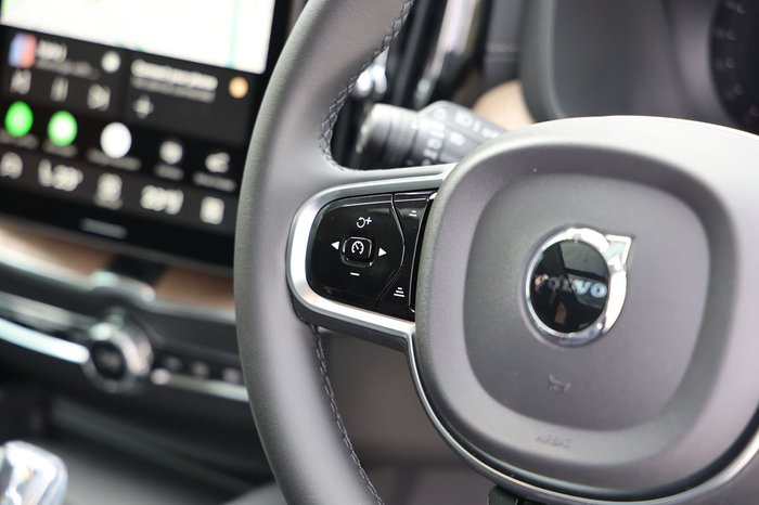 2026 Volvo XC60 Ultra T8 Plug-In Hybrid Dark