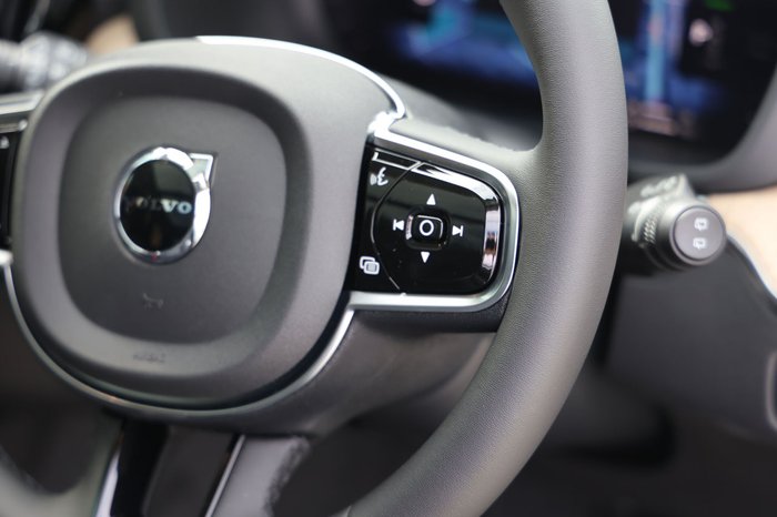 2026 Volvo XC60 Ultra T8 Plug-In Hybrid Dark