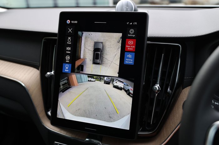 2026 Volvo XC60 Ultra T8 Plug-In Hybrid Dark