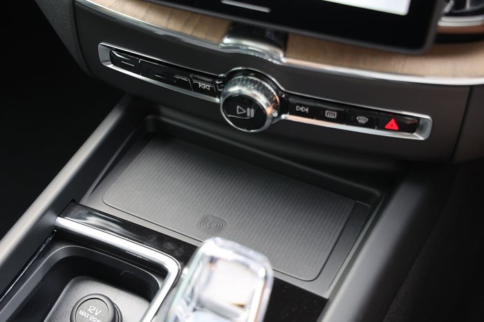 2026 Volvo XC60 Ultra T8 Plug-In Hybrid Dark