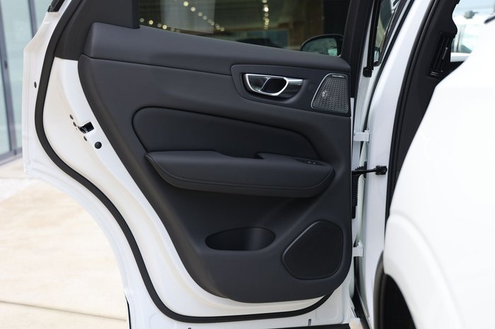 2026 Volvo XC60 Ultra T8 Plug-In Hybrid Dark