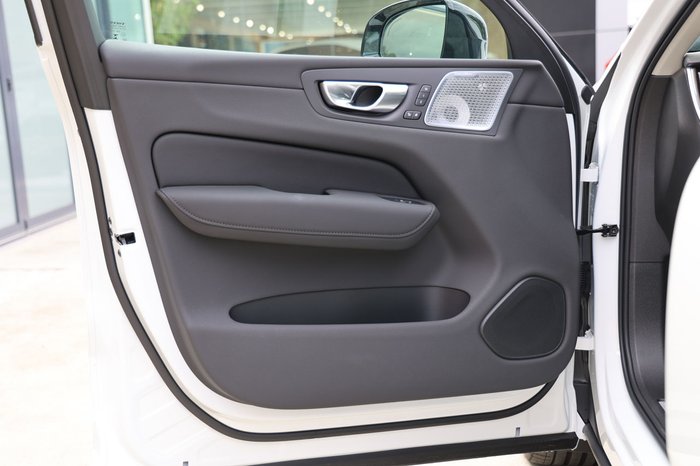 2026 Volvo XC60 Ultra T8 Plug-In Hybrid Dark