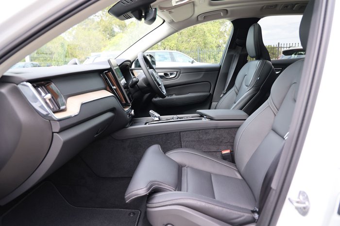 2026 Volvo XC60 Ultra T8 Plug-In Hybrid Dark