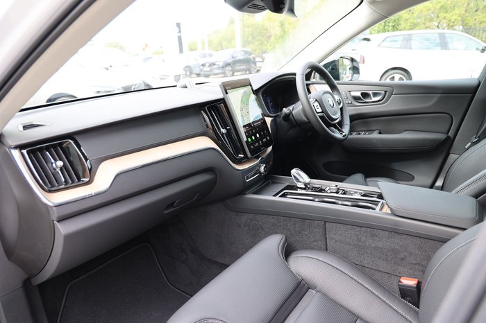 2026 Volvo XC60 Ultra T8 Plug-In Hybrid Dark