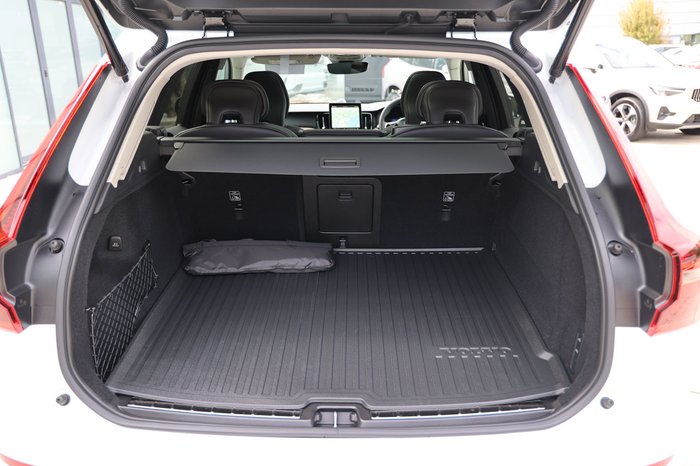 2026 Volvo XC60 Ultra T8 Plug-In Hybrid Dark