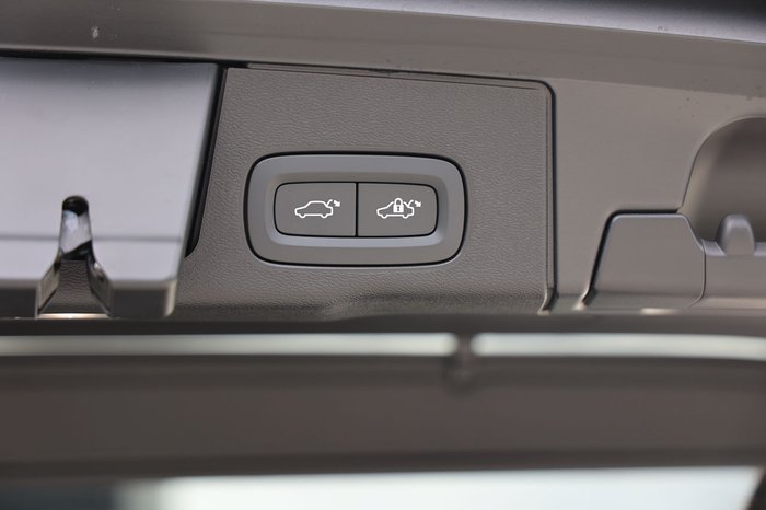 2026 Volvo XC60 Ultra T8 Plug-In Hybrid Dark