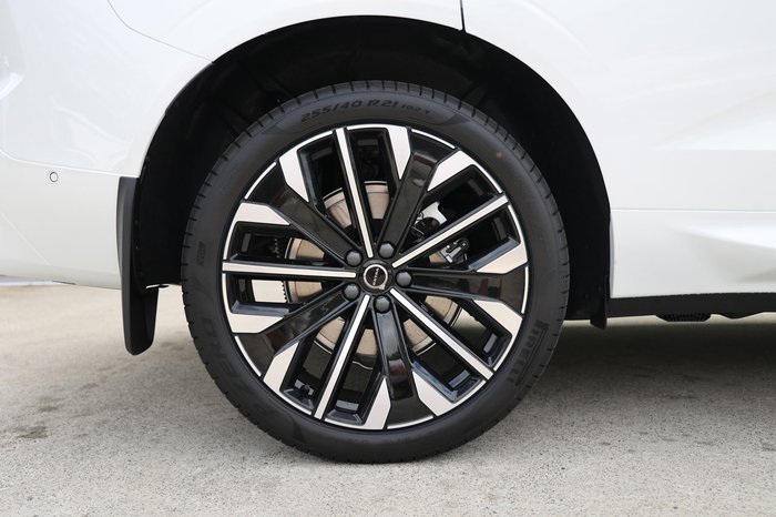 2026 Volvo XC60 Ultra T8 Plug-In Hybrid Dark