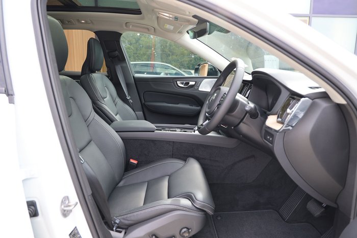 2026 Volvo XC60 Ultra T8 Plug-In Hybrid Dark