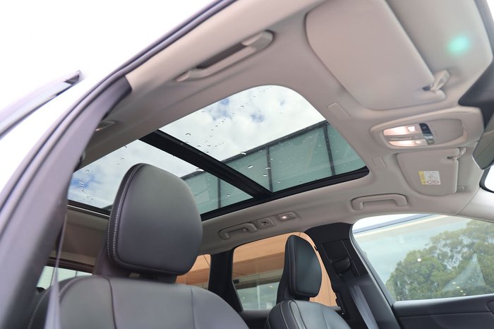 2026 Volvo XC60 Ultra T8 Plug-In Hybrid Dark