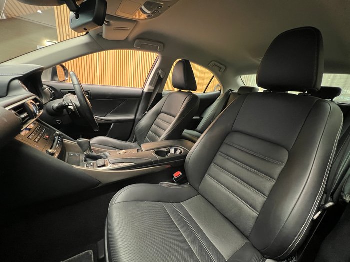 2018 Lexus IS300h Luxury 2.5L Hybrid Auto CVT Sedan