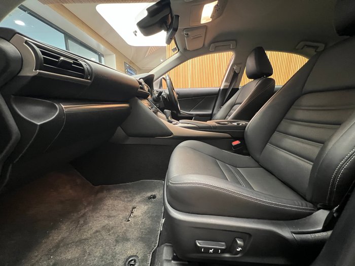 2018 Lexus IS300h Luxury 2.5L Hybrid Auto CVT Sedan